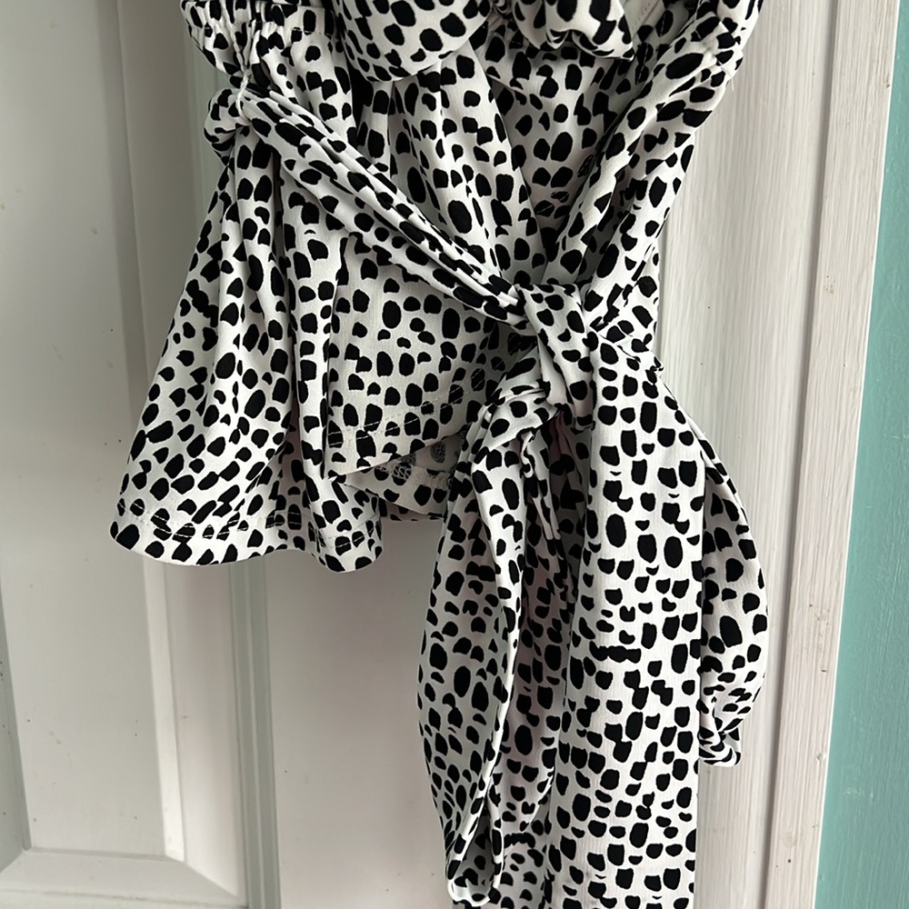 Express Black and White Polka Dot Women's Top - Picture 3 of 4